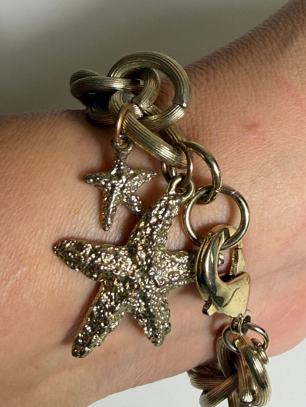 Gold Tone Starfish Charm Bracelet with Textured Chain Links